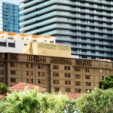 الشقق الفندقية لاس فيغاسفي  Getaways At The Jockey Club المظهر الخارجي الصورة