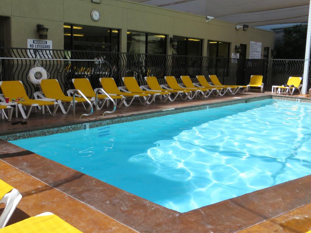 الشقق الفندقية لاس فيغاسفي  Getaways At The Jockey Club المظهر الخارجي الصورة