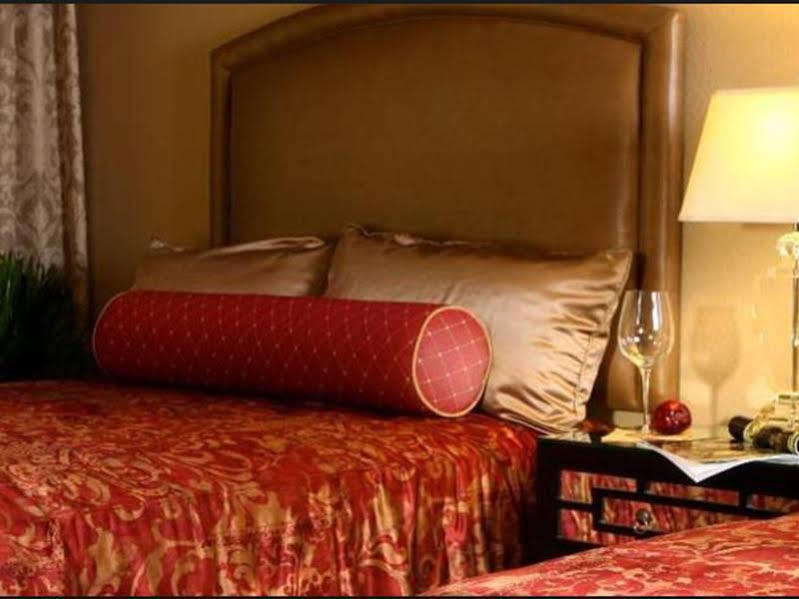 الشقق الفندقية لاس فيغاسفي  Getaways At The Jockey Club المظهر الخارجي الصورة