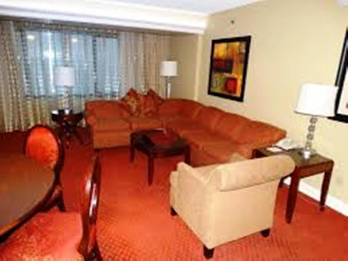 الشقق الفندقية لاس فيغاسفي  Getaways At The Jockey Club المظهر الخارجي الصورة
