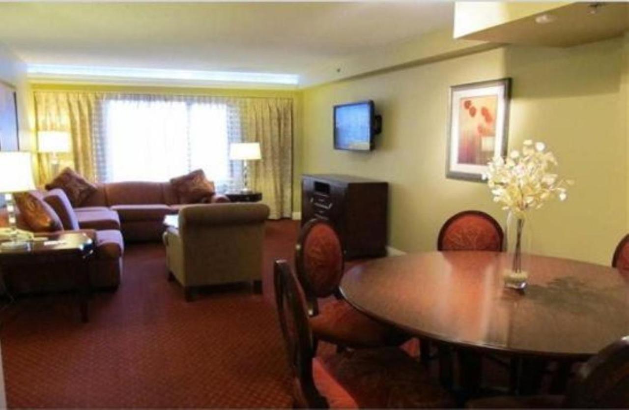 الشقق الفندقية لاس فيغاسفي  Getaways At The Jockey Club المظهر الخارجي الصورة
